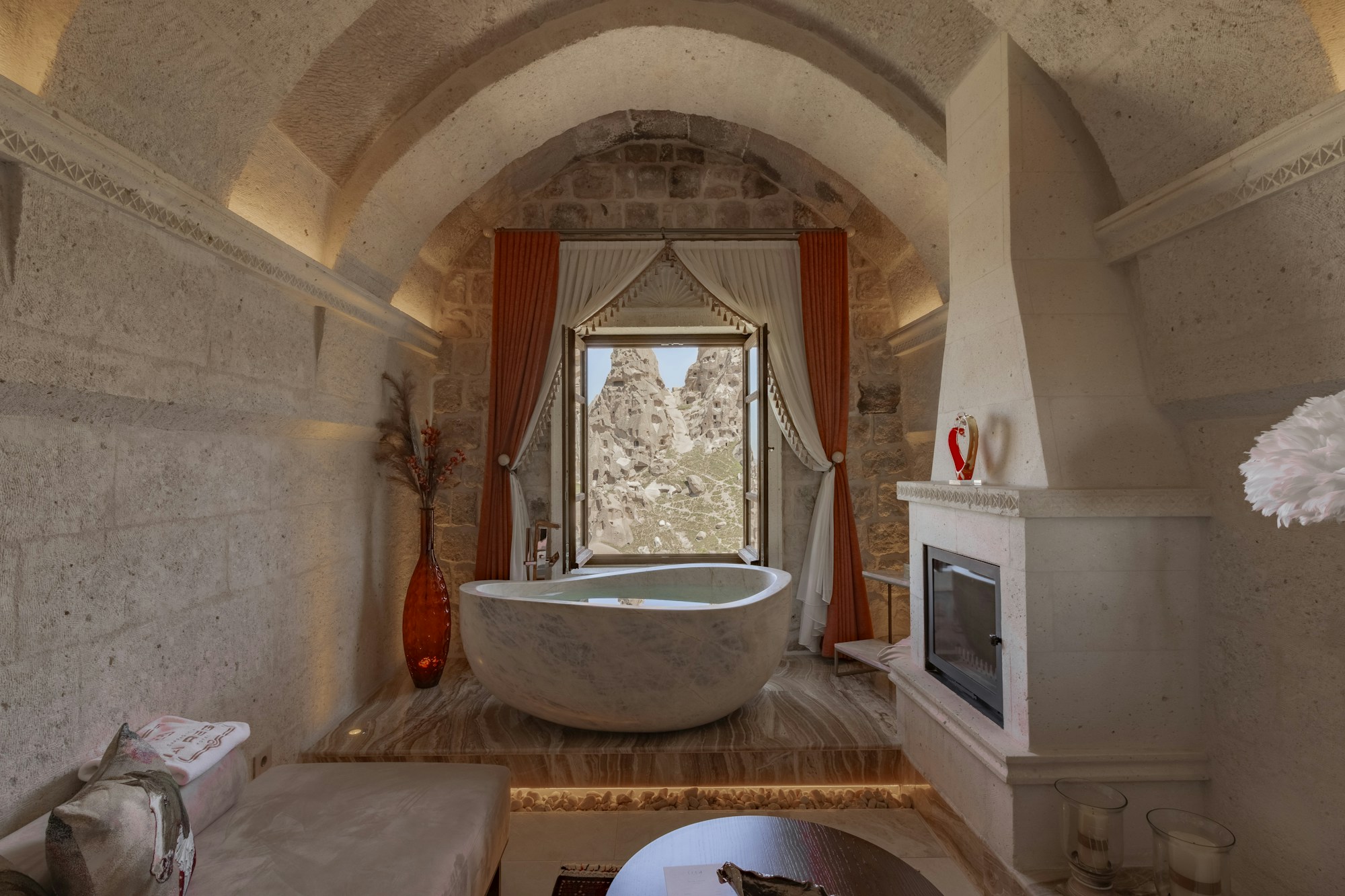 Stone Arched Luxury Suite - Bathtub