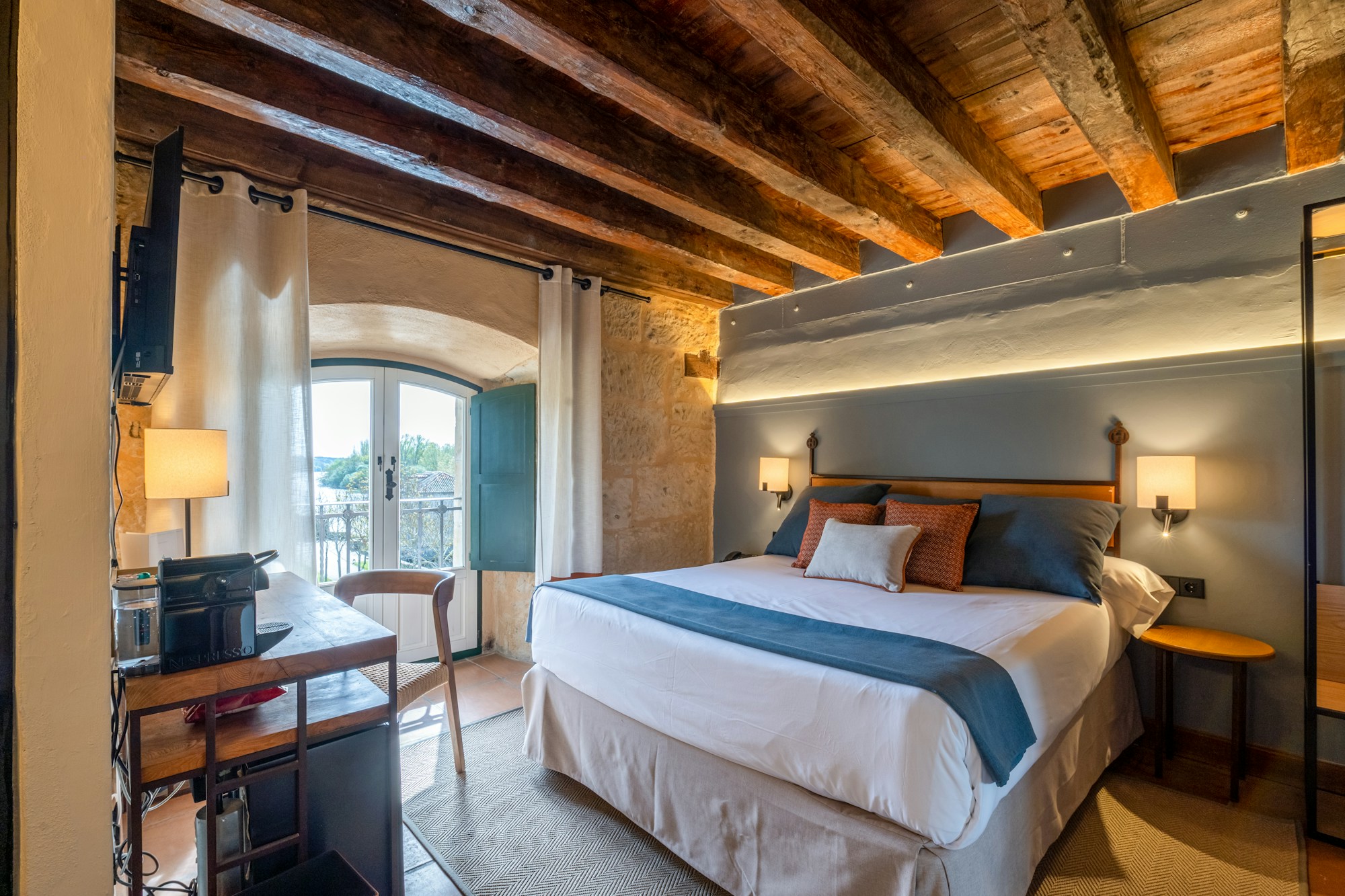 Camara Room - Bedroom