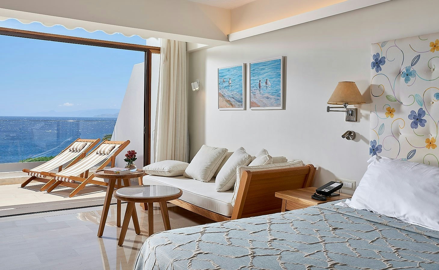 Club Junior Suite Seafront View - Bedroom