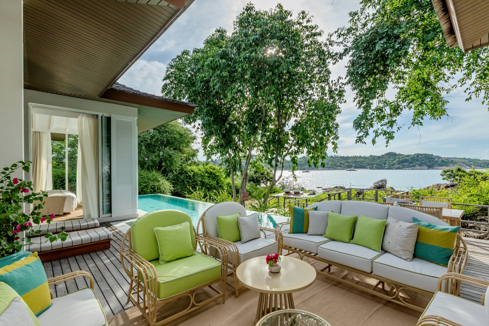Fahn Noi Private Island Pool Villa - Outdoor Living Area