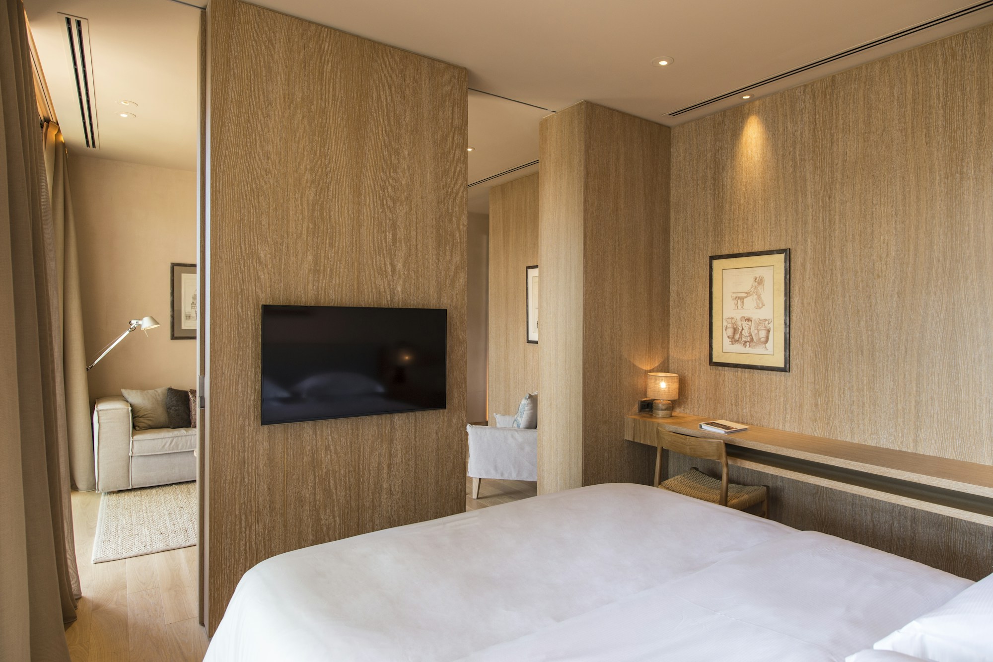 Deluxe Suite - Bedroom