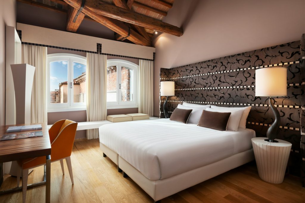 Deluxe - Bedroom