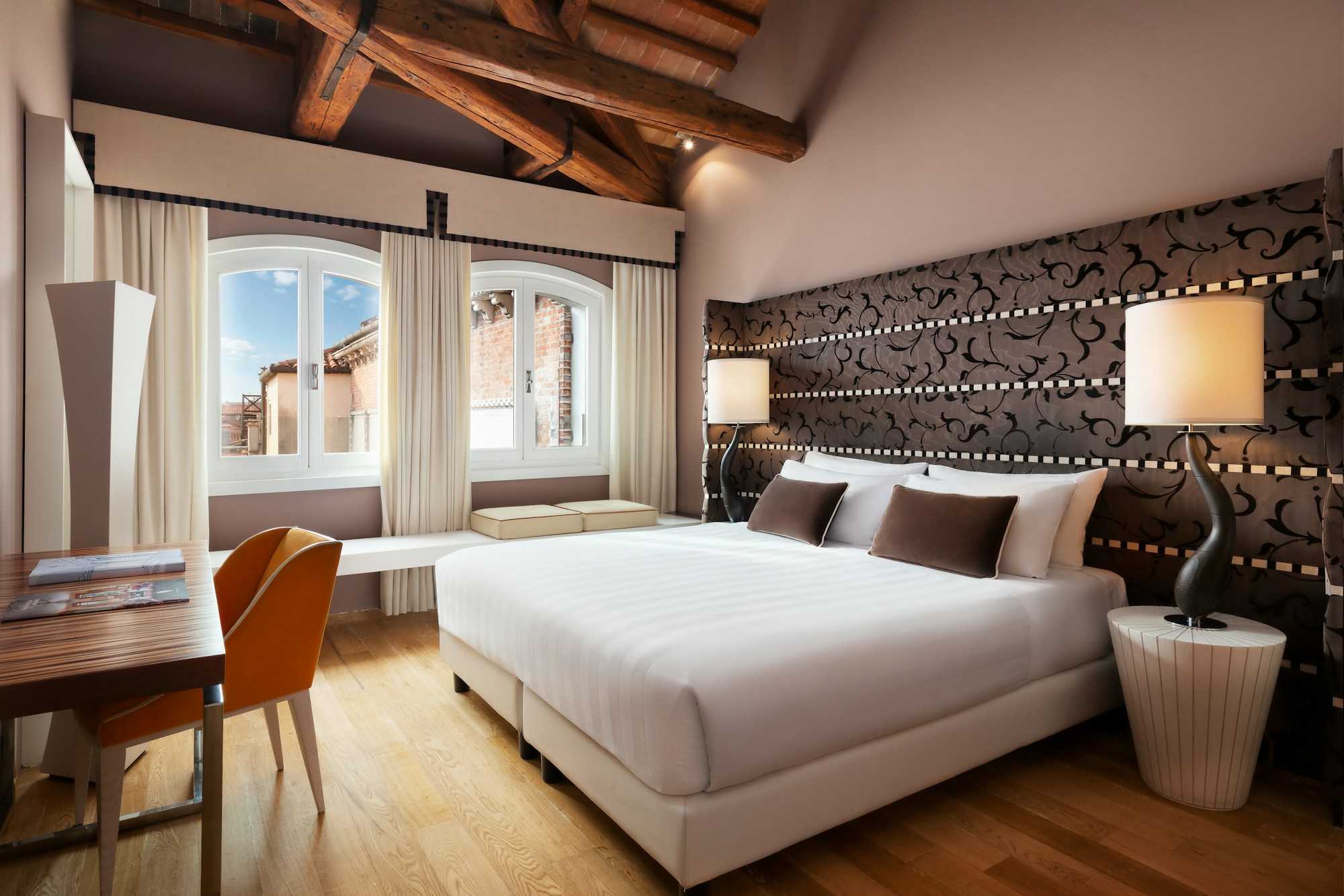 Deluxe - Bedroom