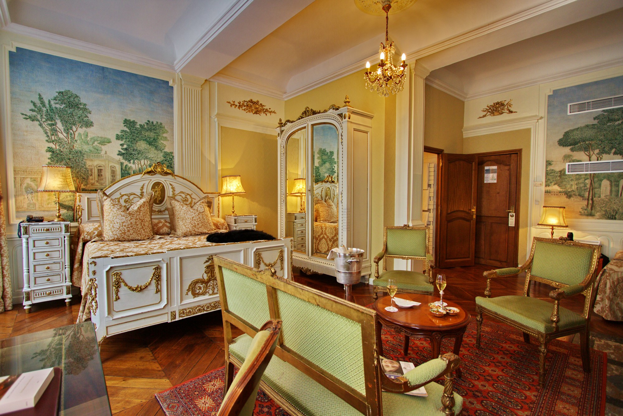 Suite Grand Cru Room - Bedroom