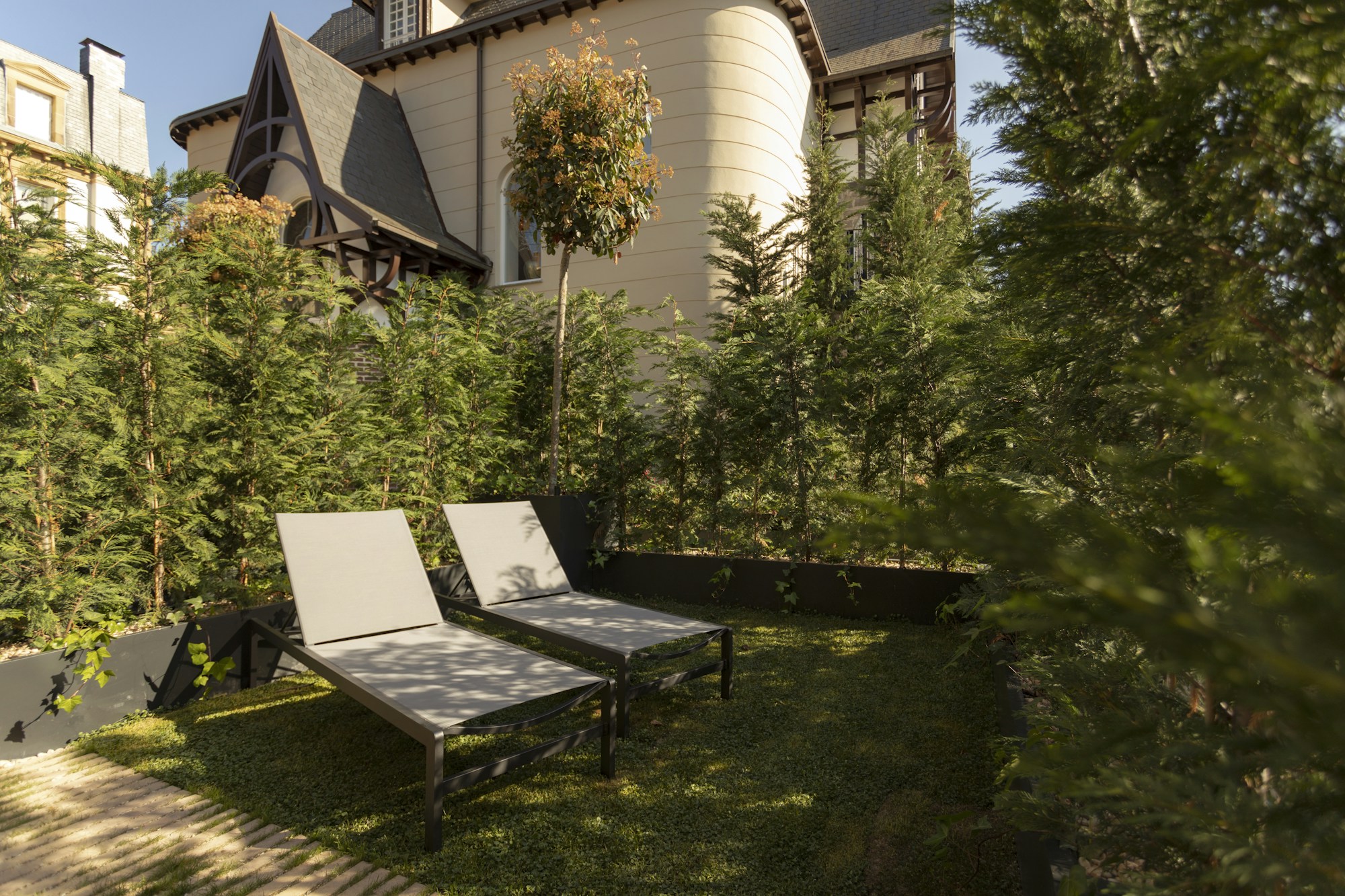 Garden Privilege Room