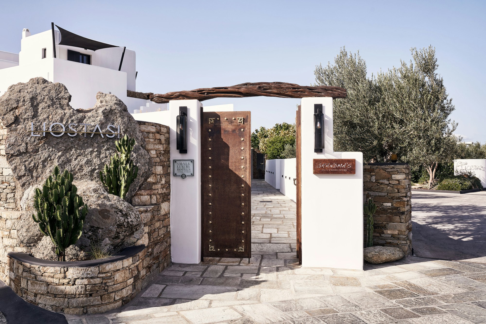 Liostasi Entrance