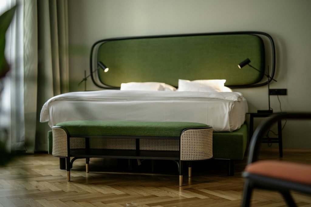 Suite Large - Thonet Suite Bedroom