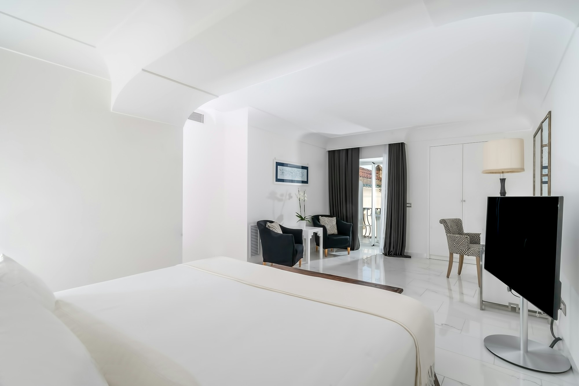 Deluxe Studio - Bedroom