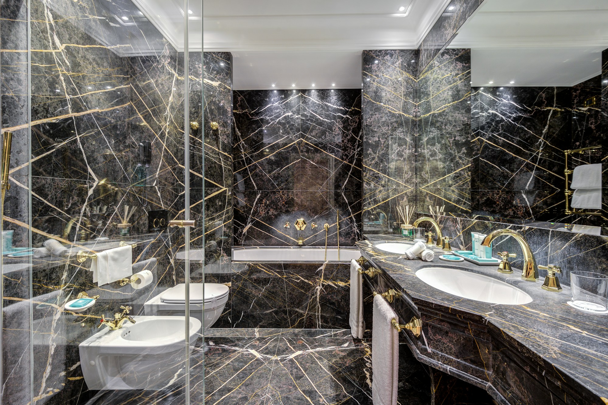 Luxury Suite Bathroom