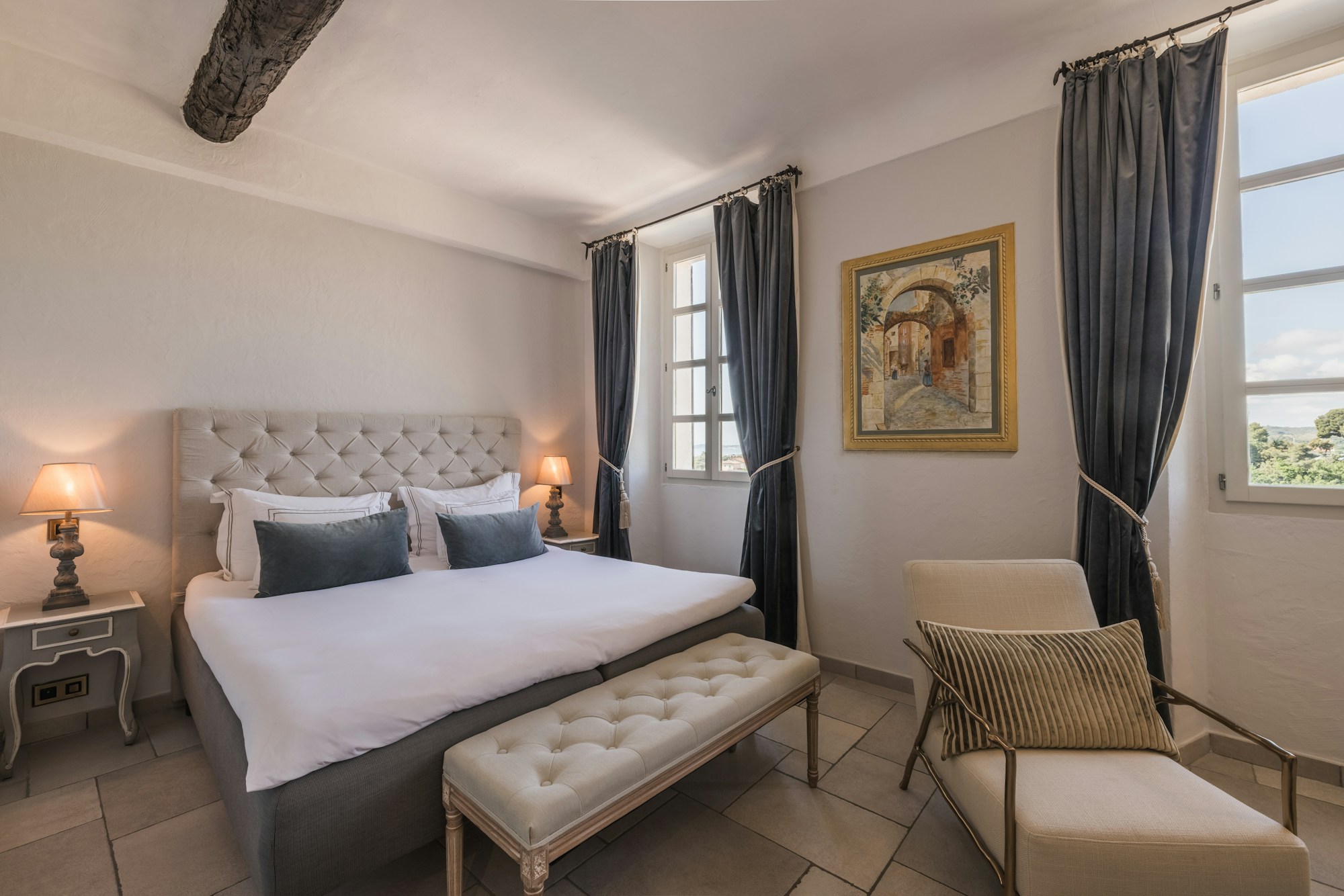 Deluxe - Bedroom