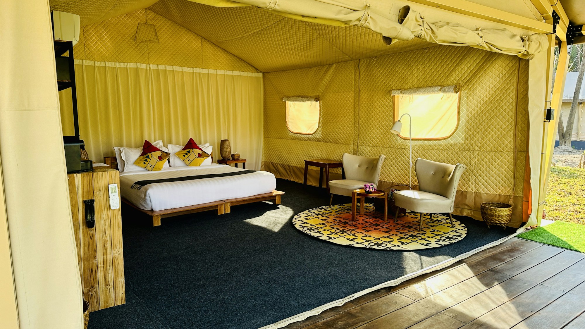 Riverfront Glamping - Bedroom