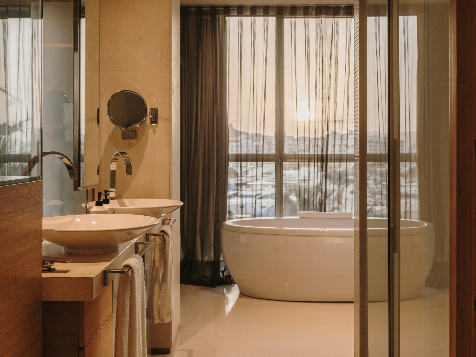 Grand Corner Suite - Bathroom