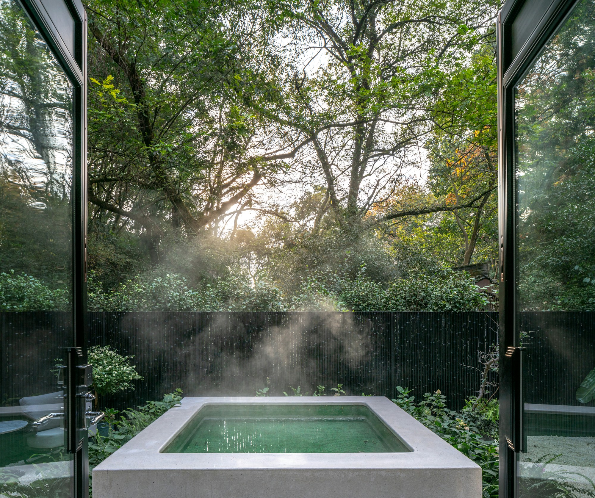Deluxe Courtyard Room Hot Tub