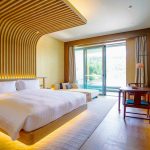 Deluxe Lakeview King Room with Bubble Pool - Bedroom