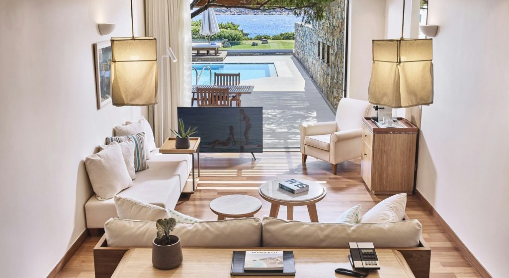 Club Open Plan Mezzanine Suite Private Pool Seafront - Living Area