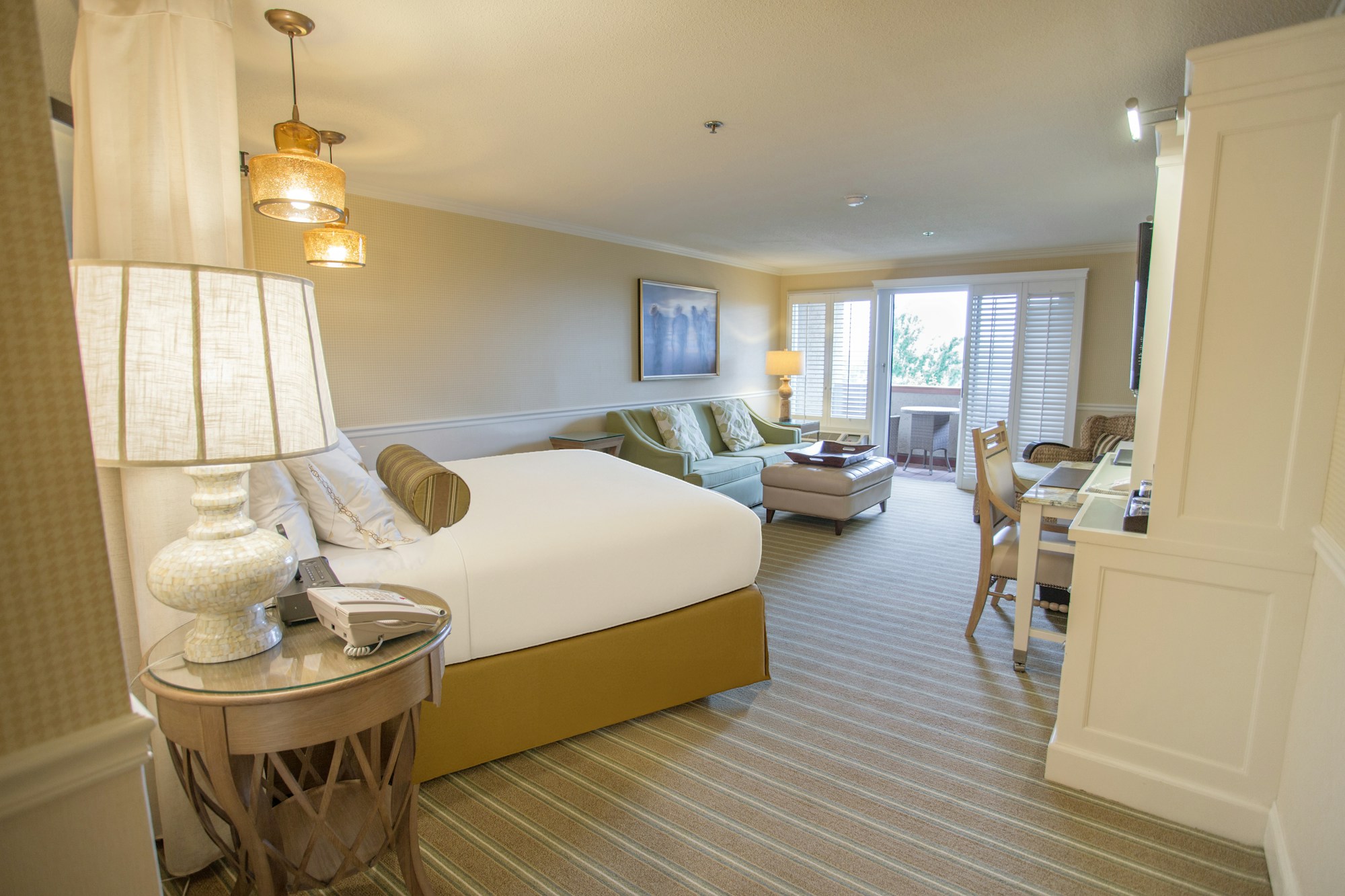 Mansion Wing Premier King - Bedroom