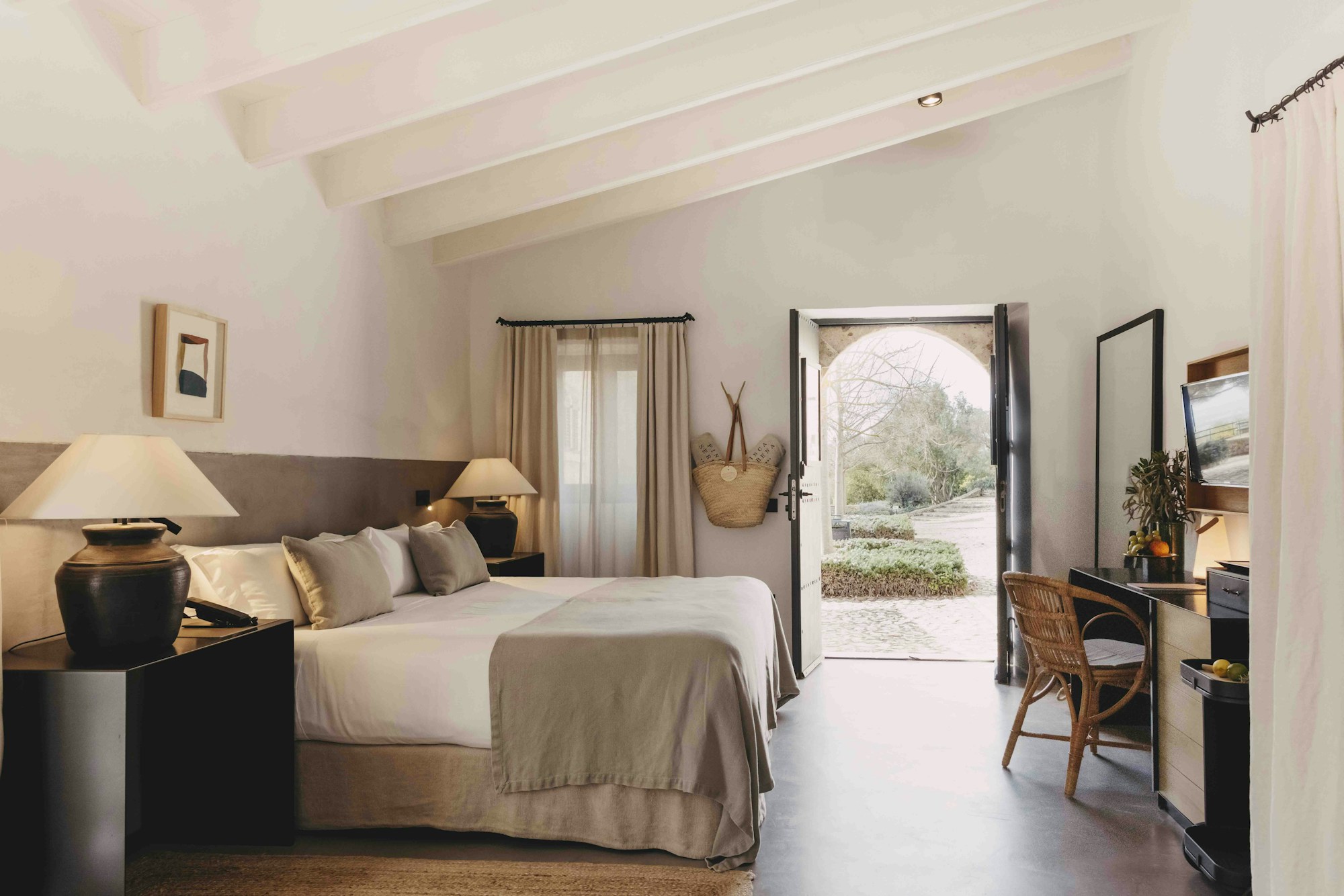 Deluxe Garden Room - Bedroom
