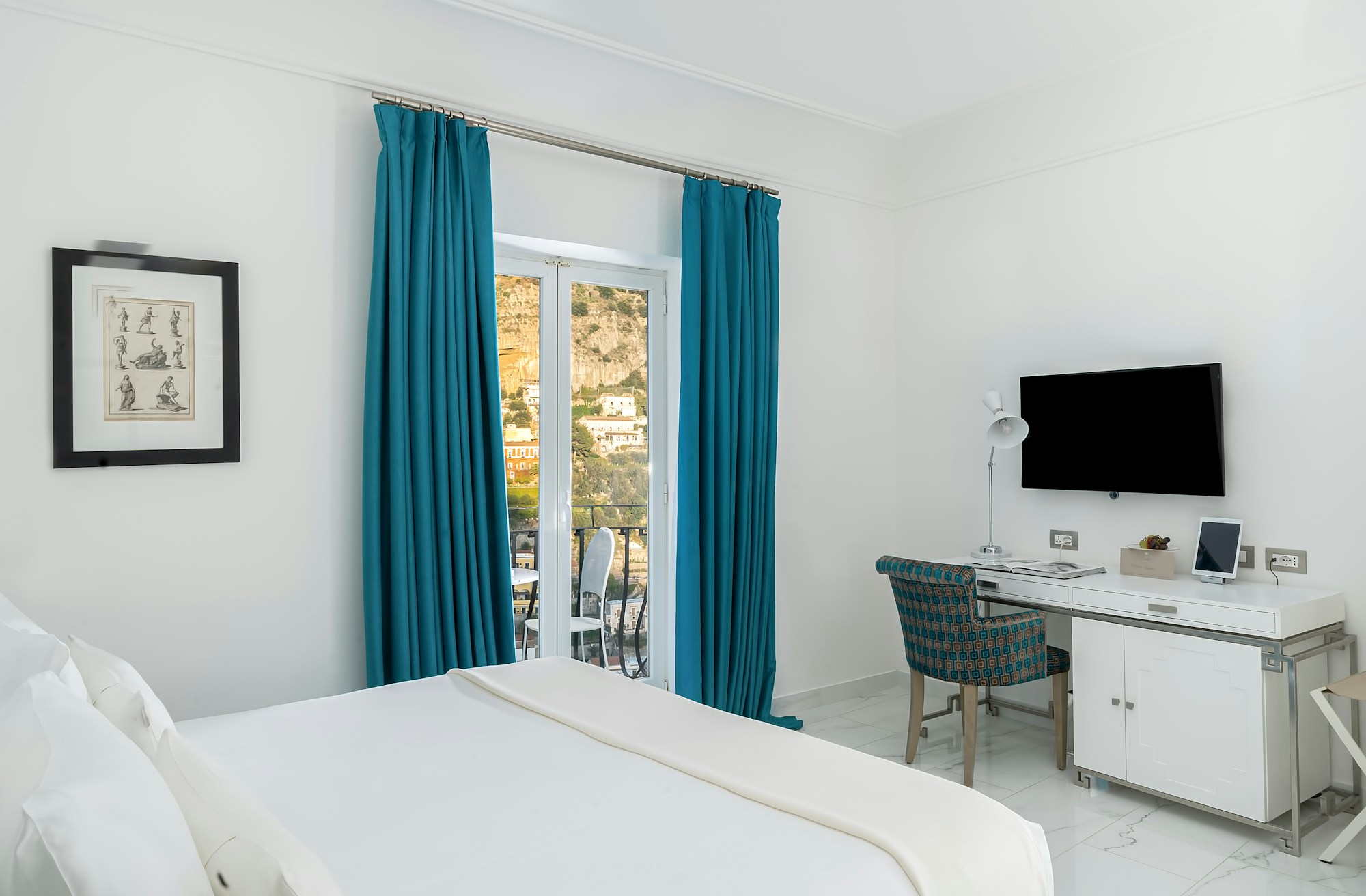 Deluxe Room - Bedroom