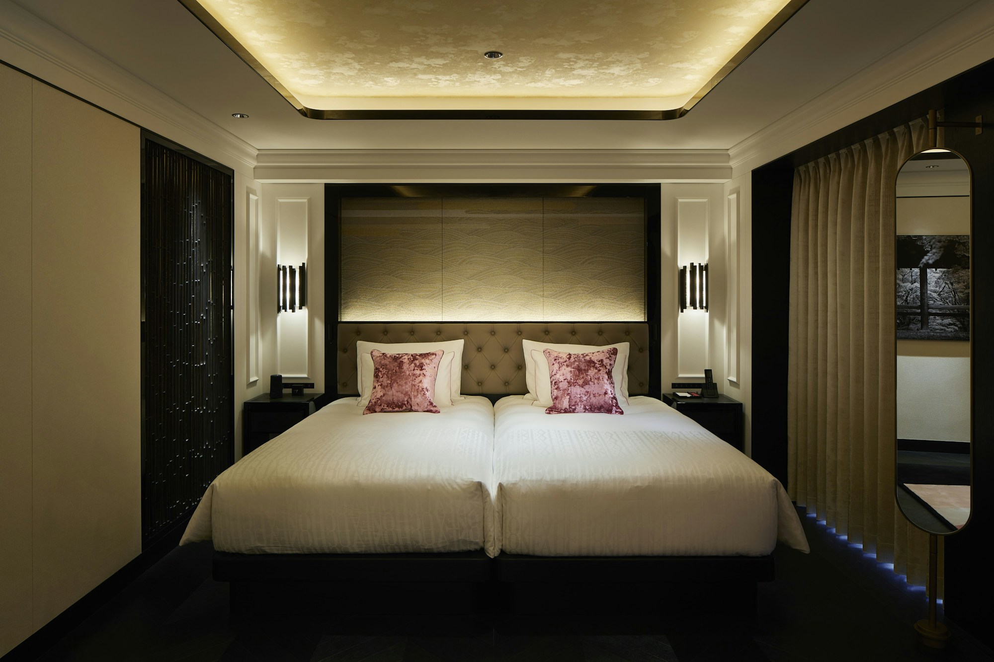 Deluxe Twin - Bedroom
