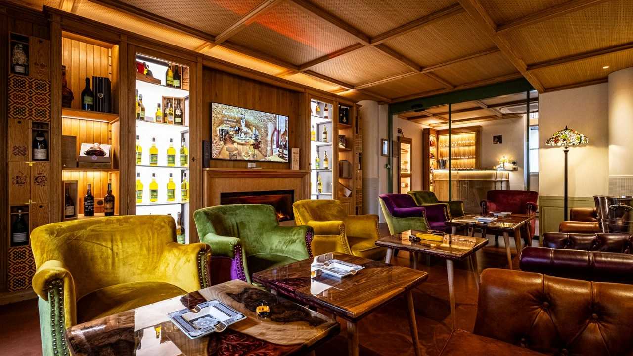 Le Cep Lounge Smoking Room