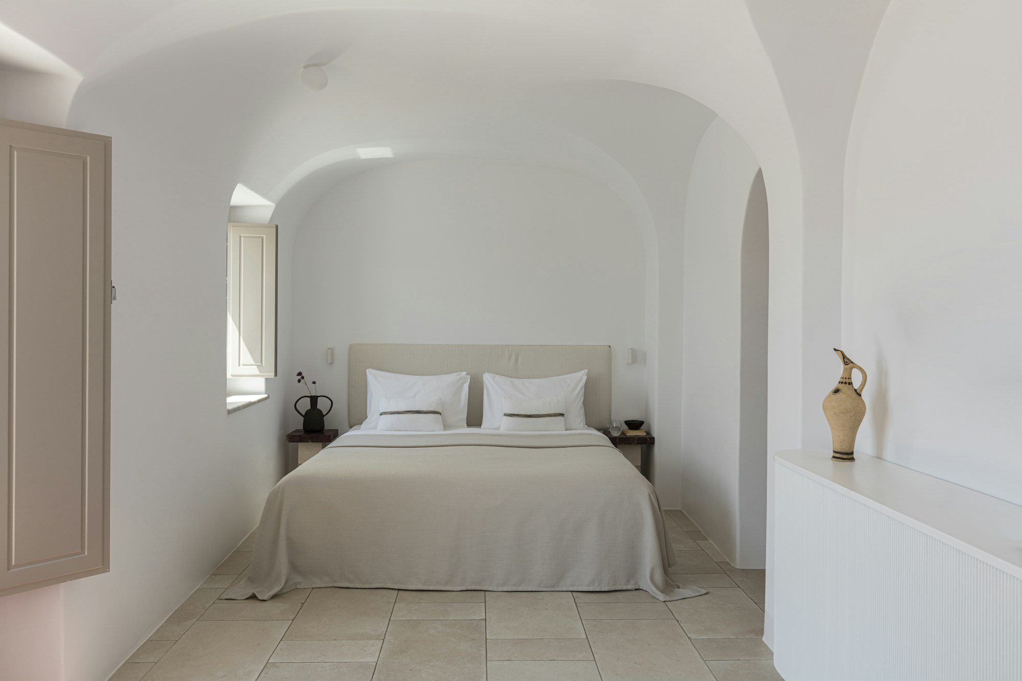 Honeymoon Suite Plunge Pool - Bedroom