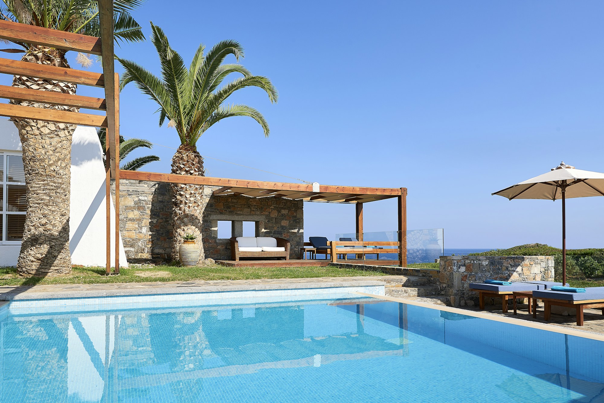 Club Suite 3 Bedroom Private Pool Seafront - Pool