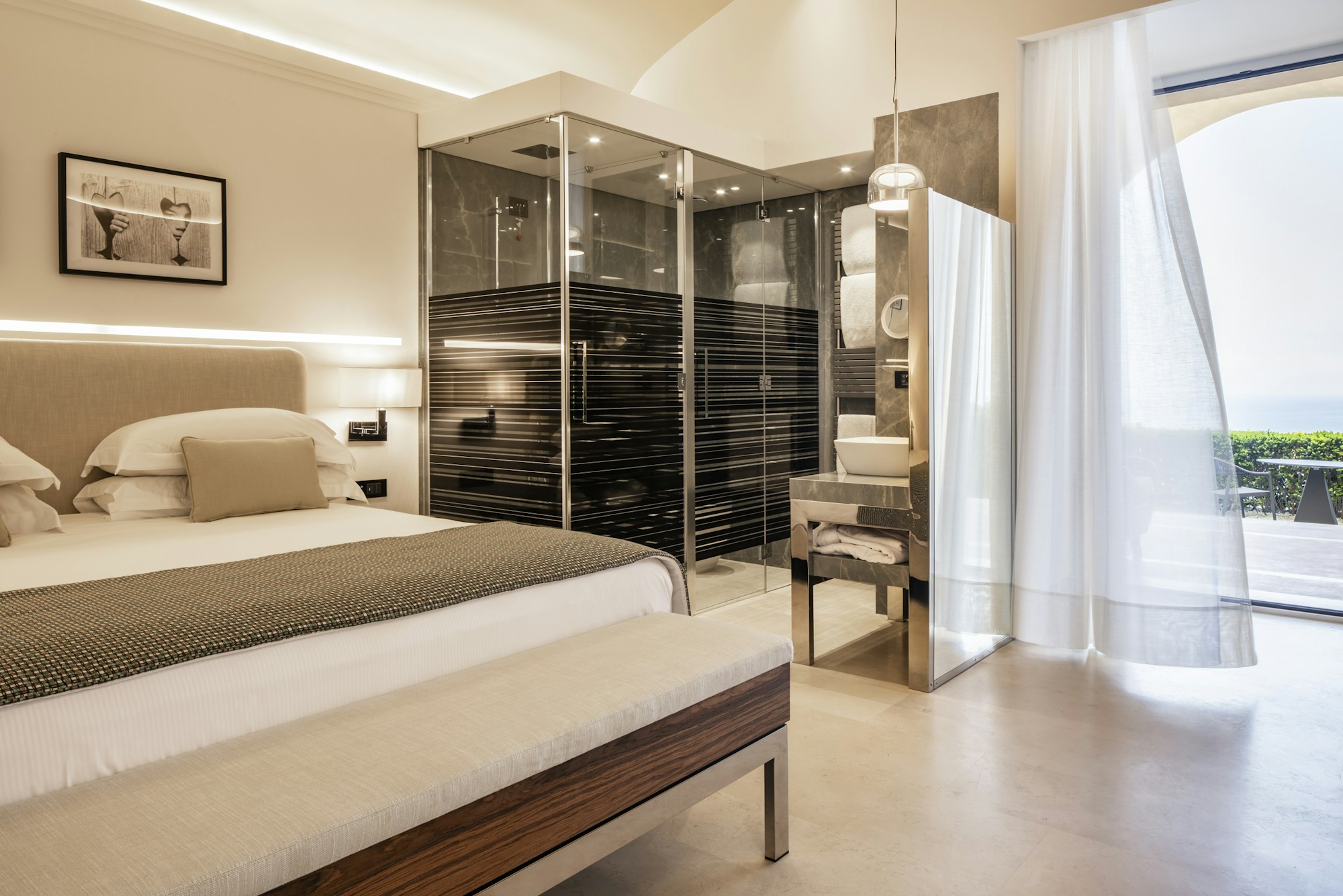 Unconventional Junior Suite - Bedroom