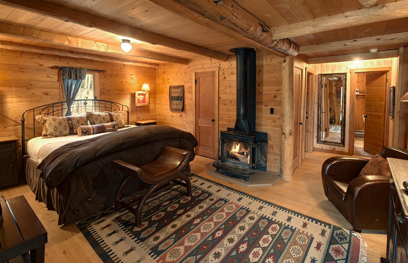 Flying Horse East Cabin - Bedroom