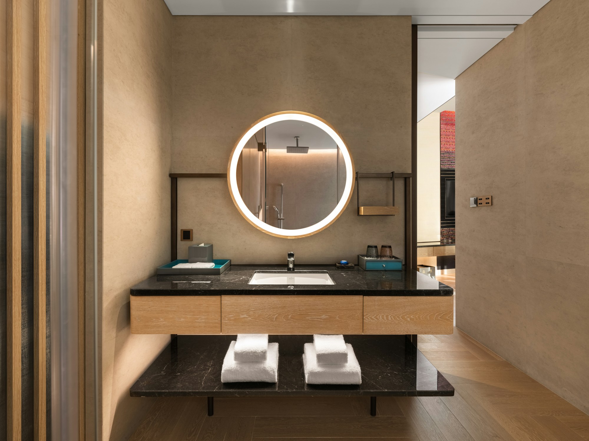 Luxury Lakeview King Room - Bathroom