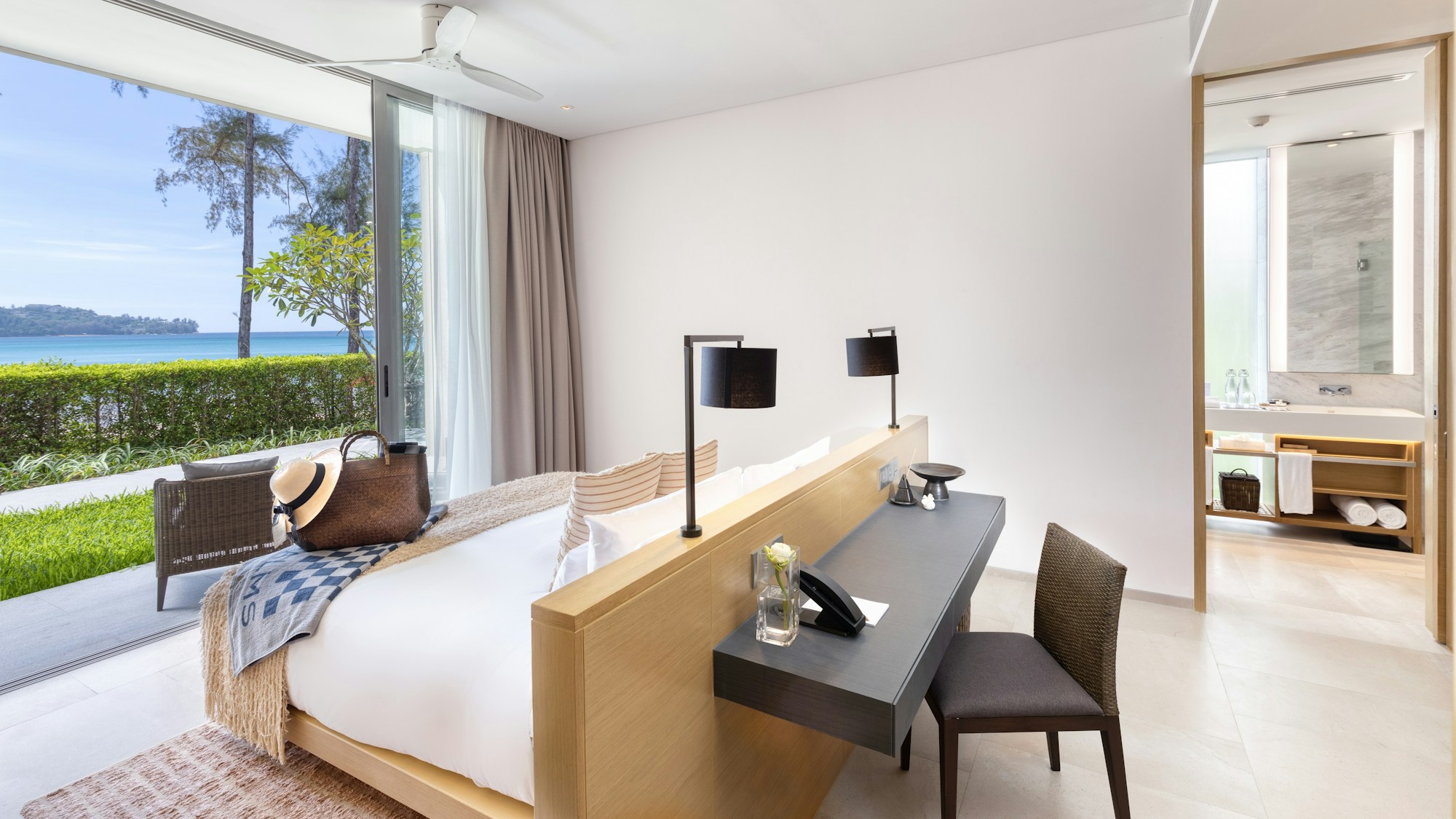 2 Bedroom Grand Azure SeaFront Pool Suite