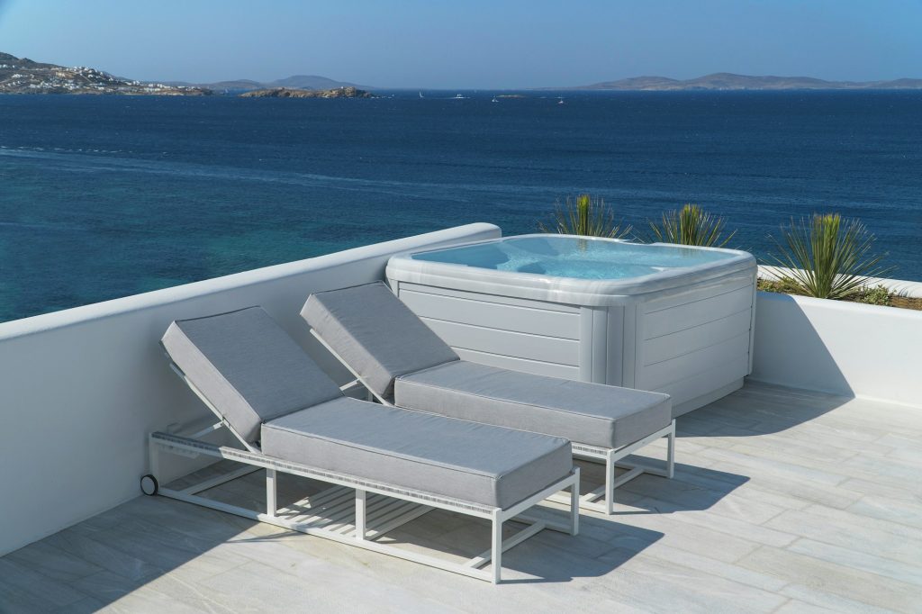 Glam Jacuzzi Retreat terrace