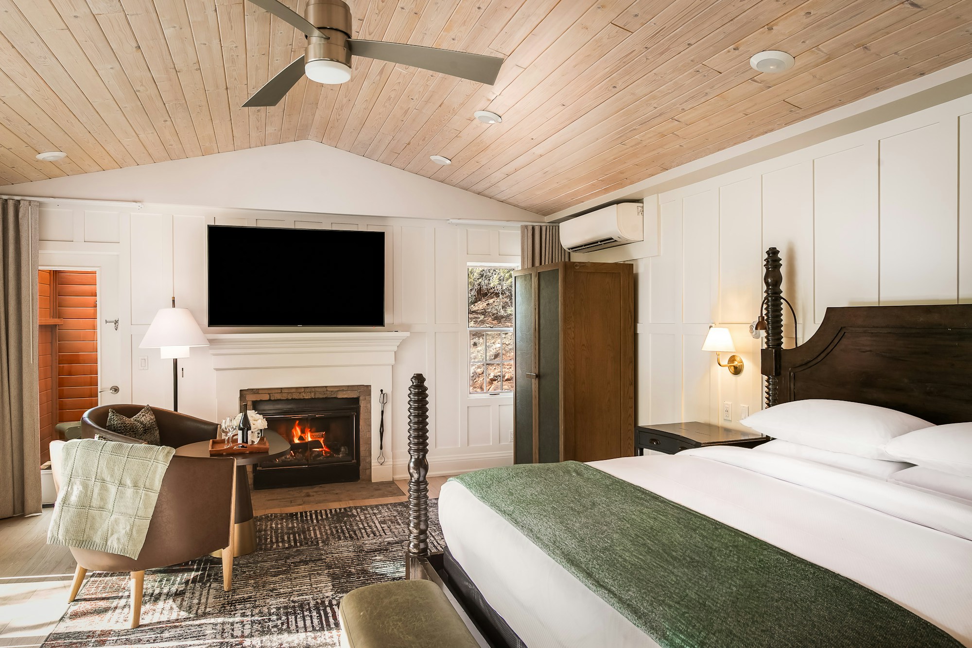 Creekside Cottage - Bedroom