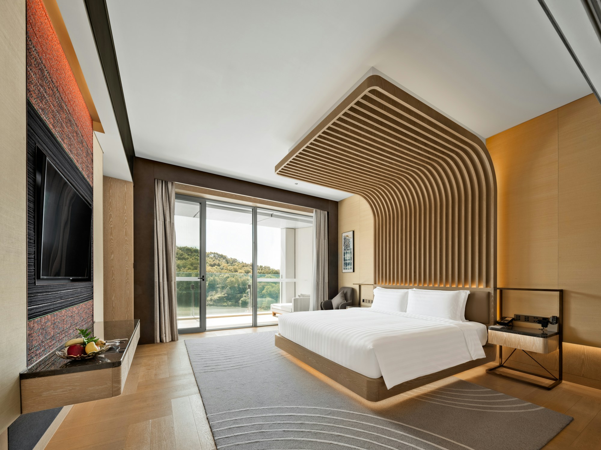 Luxury Lakeview Suite - Bedroom