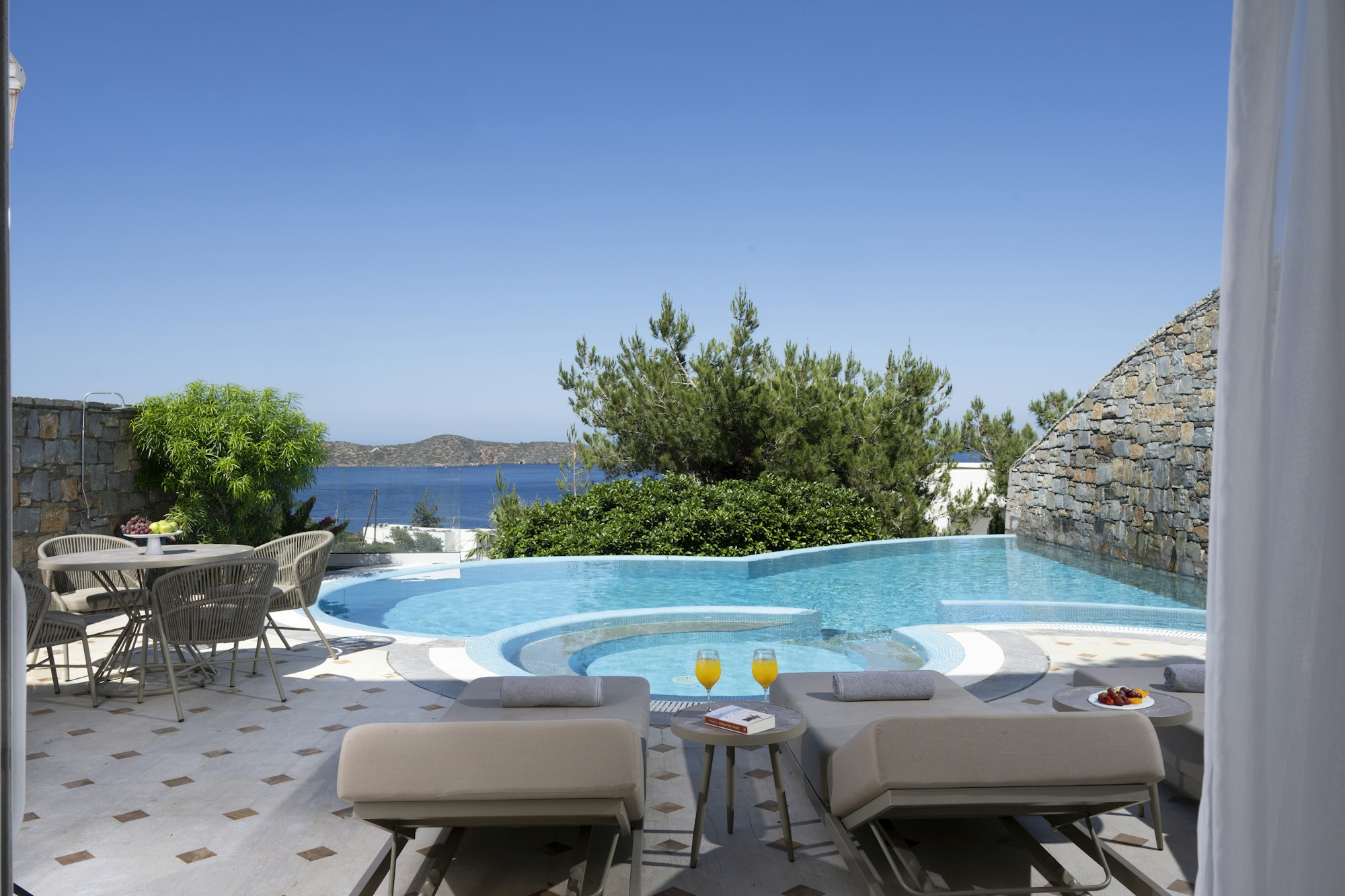 Bedroom Executive Spa Villa Daedalus ()