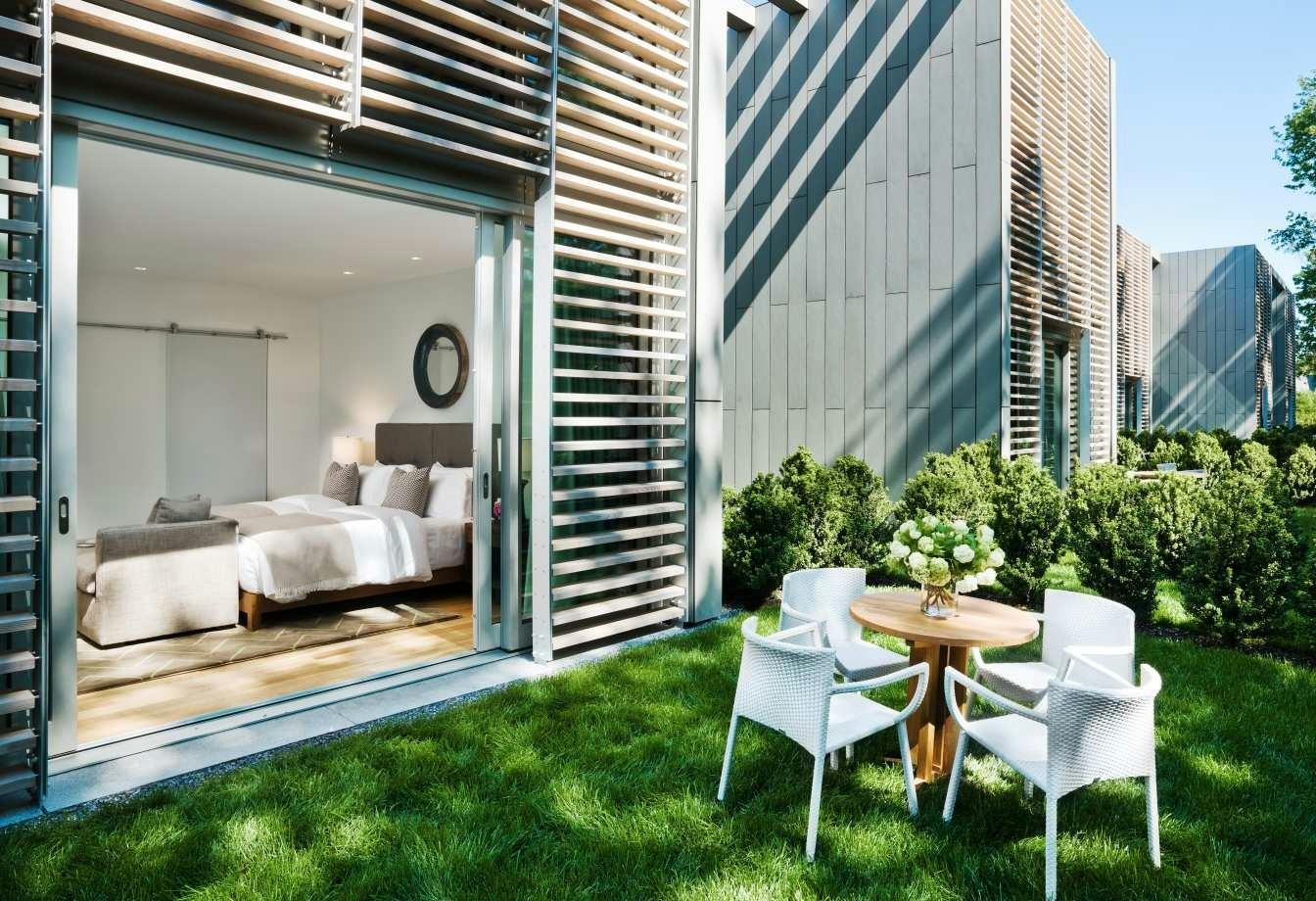 Cottage Patio L