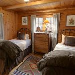 Flying Horse West Cabin - Bedroom