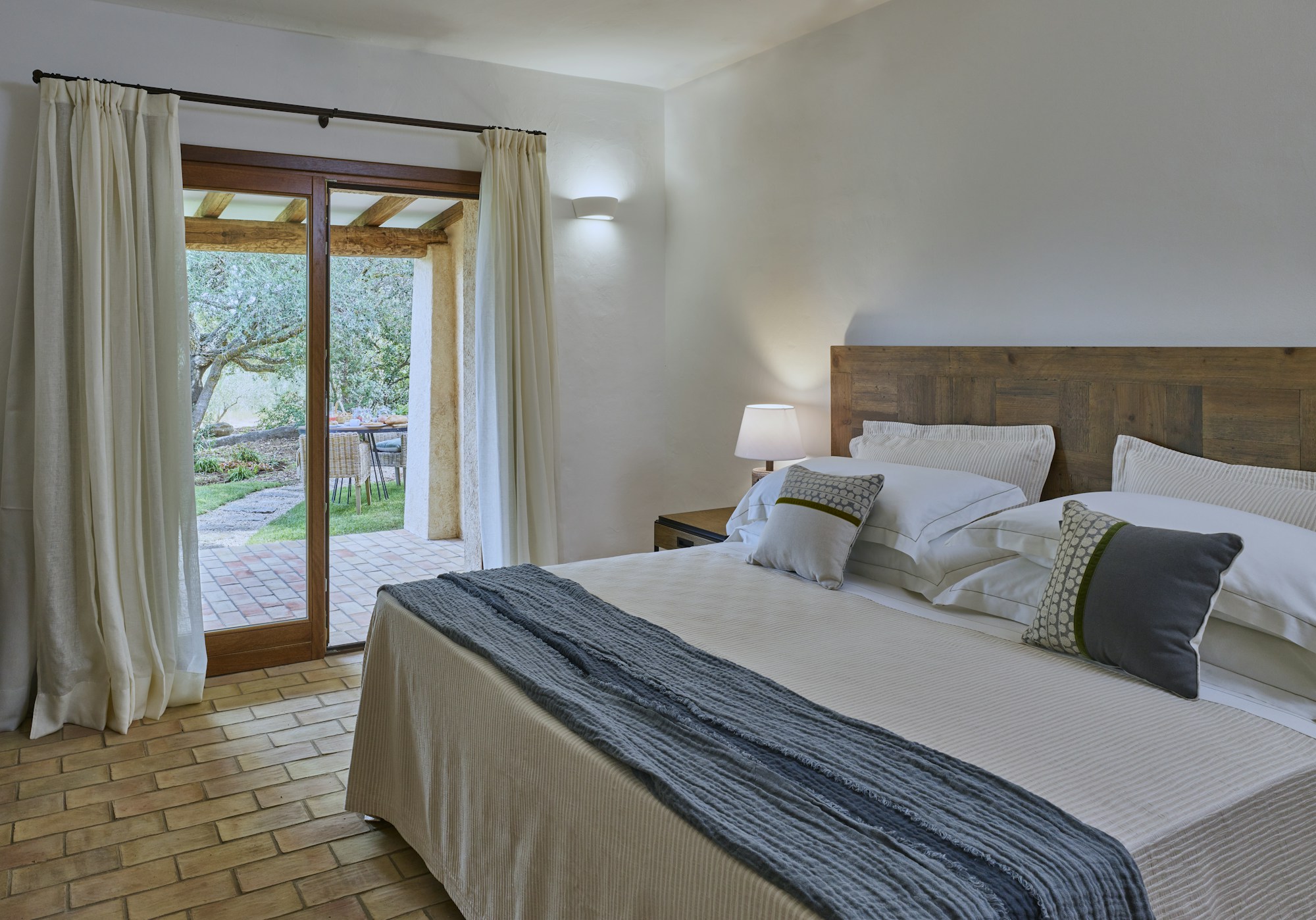 Prestige Pool Suite - Bedroom