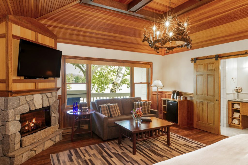 Lakeside Suite 7