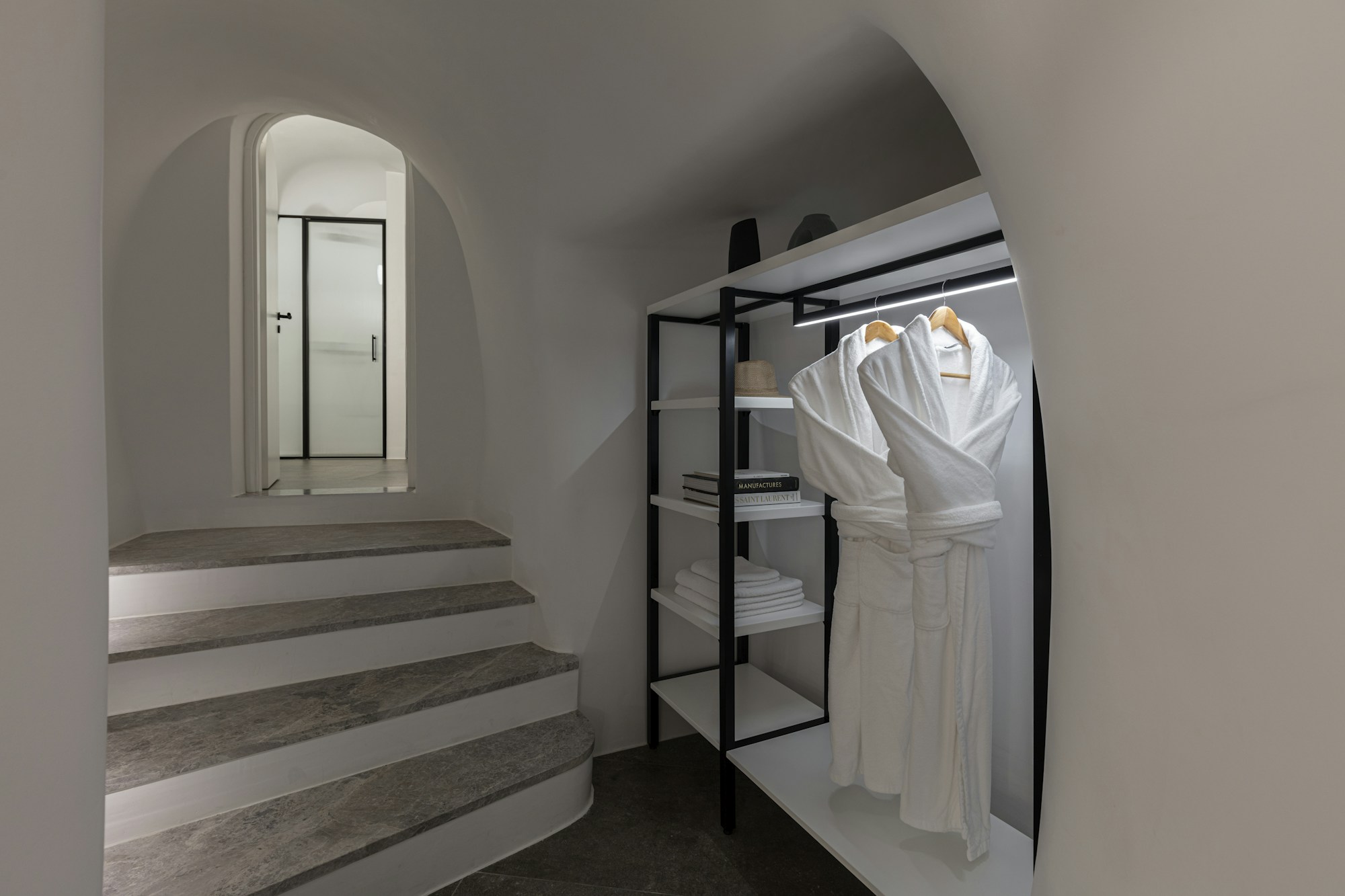 River Pool Suite - Wardrobe