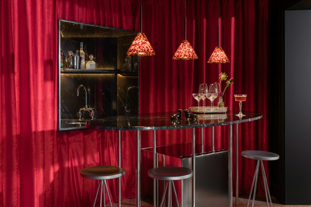 Club Suite - Bar Area