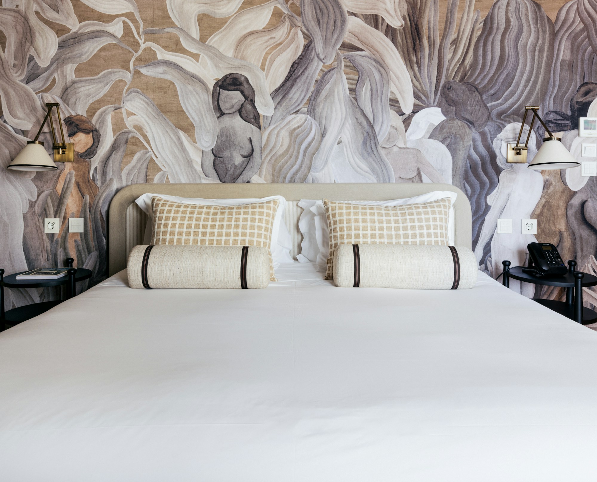 Deluxe Room - Bedroom
