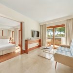 Gran Pool Garden - Bedroom & Living Area