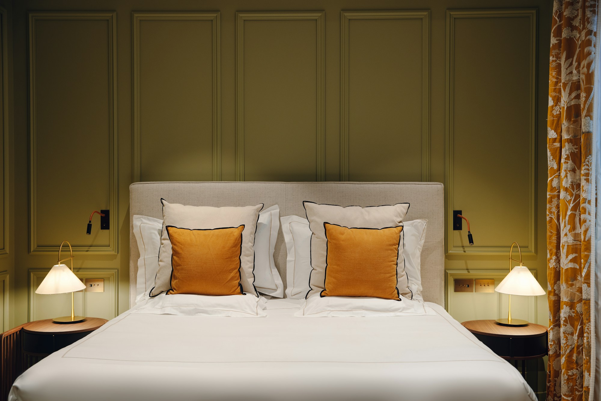 Deluxe Room - Bedroom
