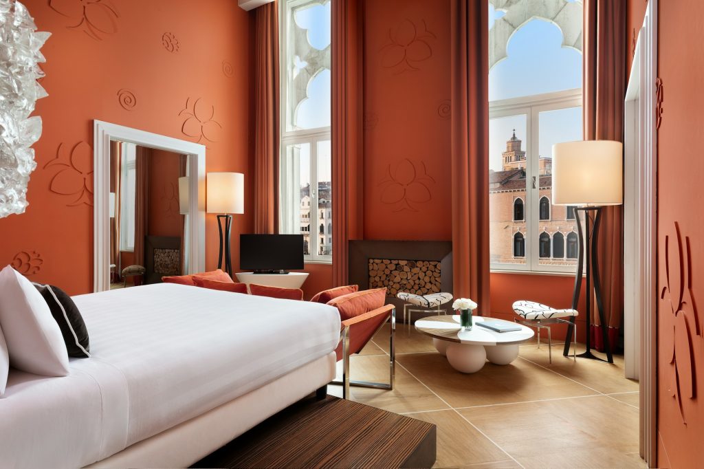 Grand Canal View Junior Suite - Bedroom