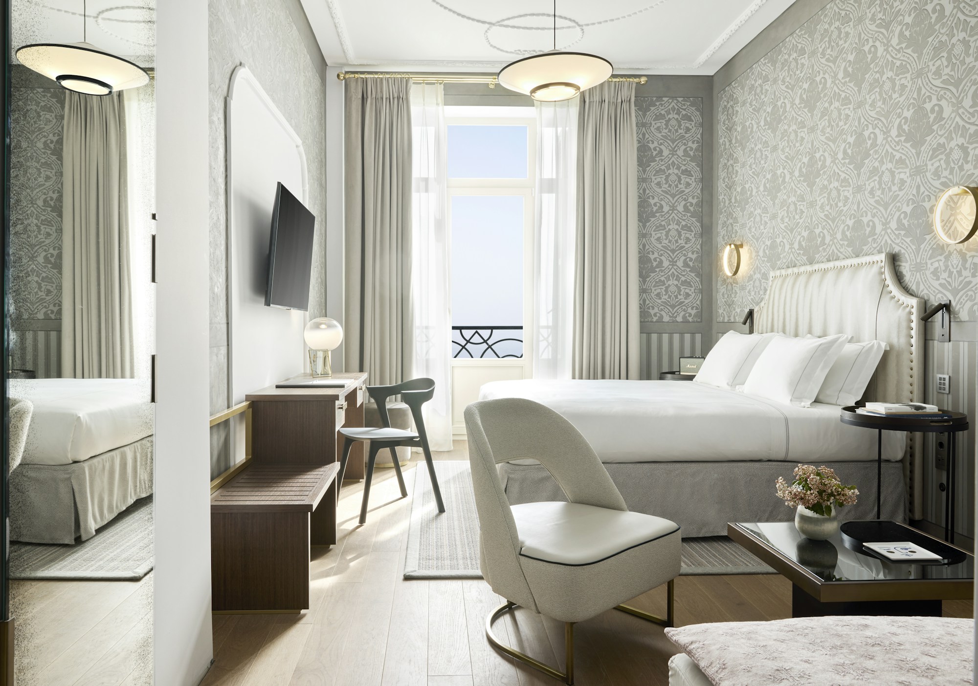 Junior Suite Sea Front with Balcony - Bedroom