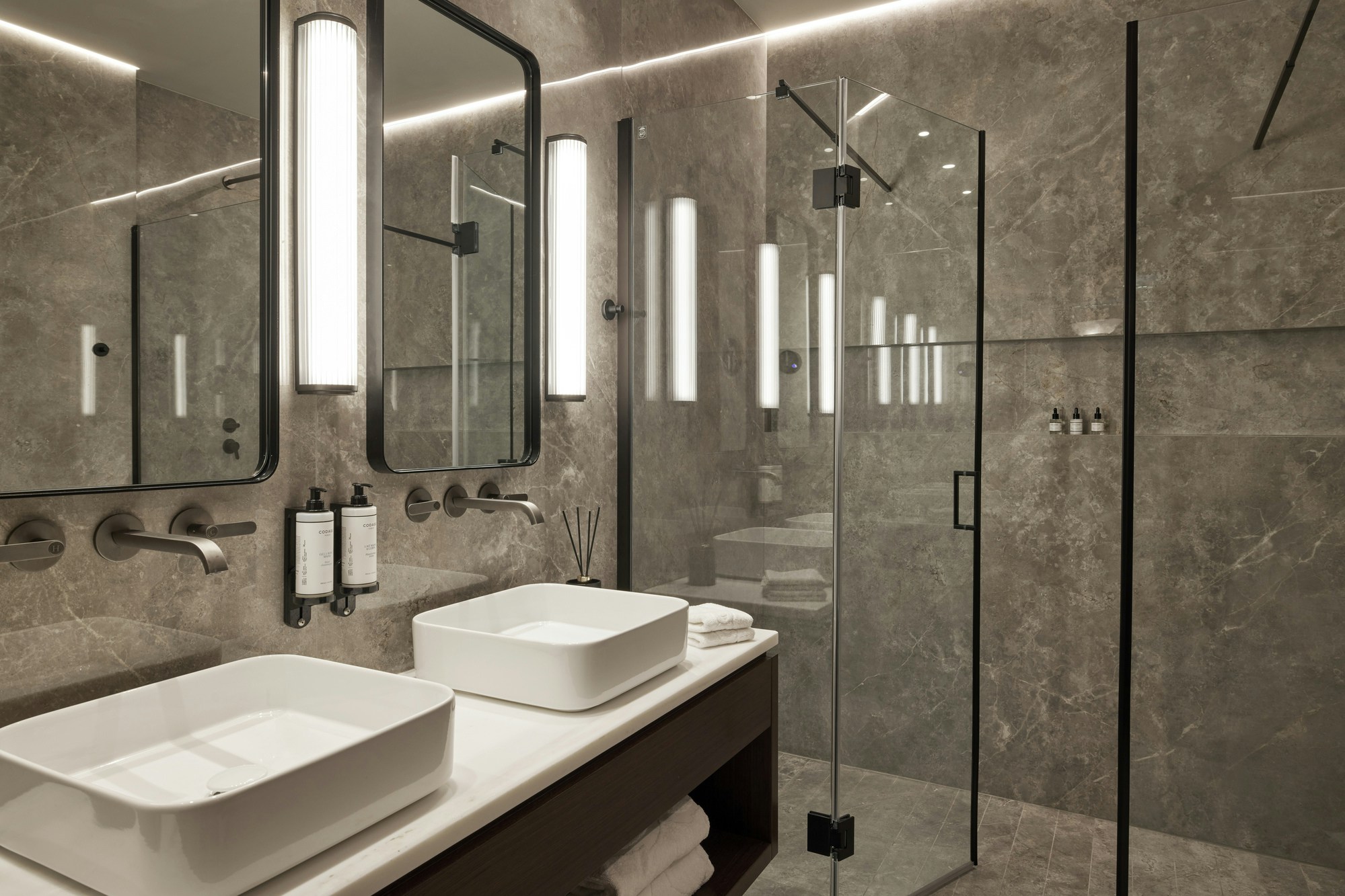 Méditerranée Suite Sea Front with Balcony - Bathroom