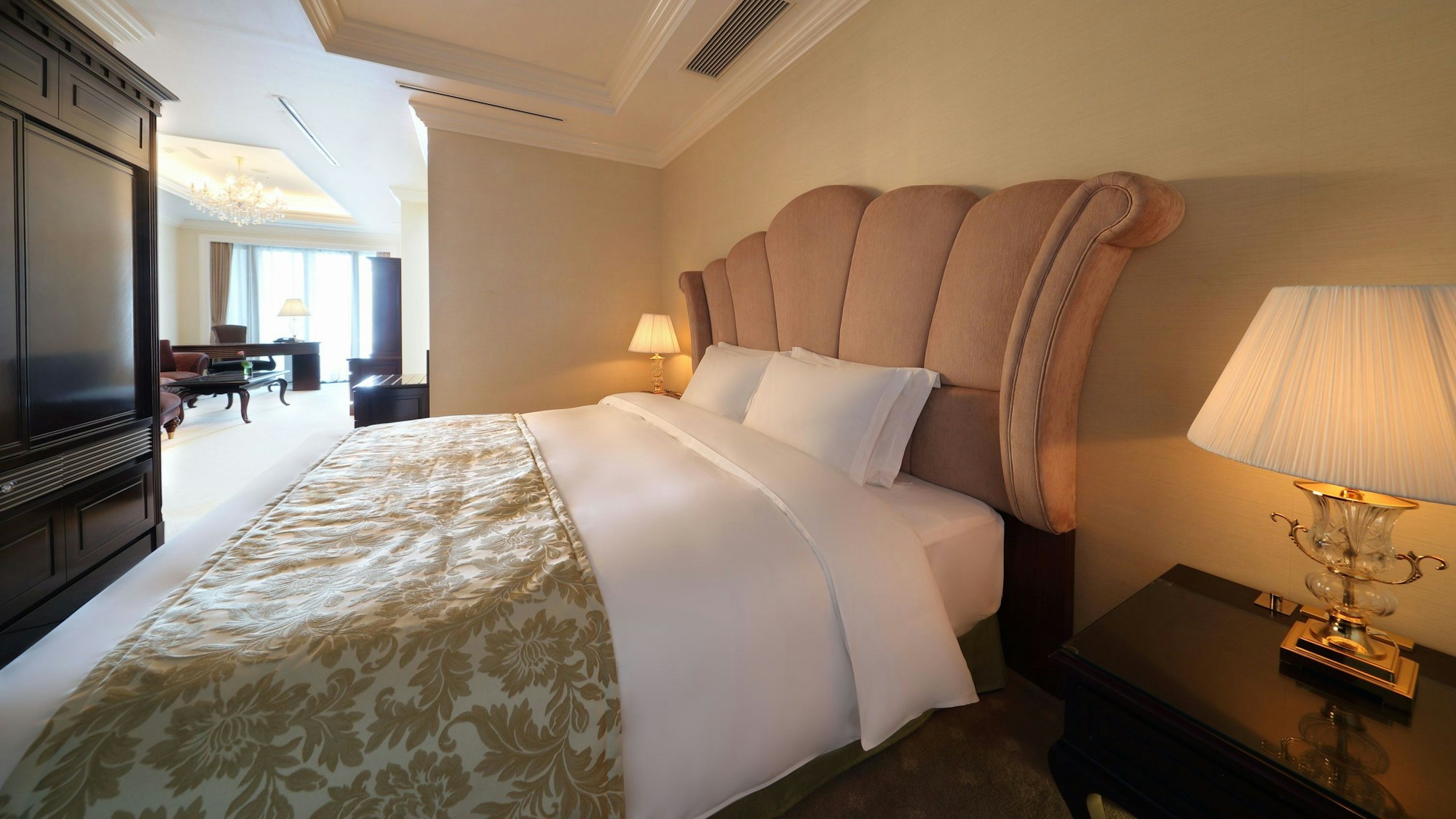 Luxurious Superior Double Room - Bedroom