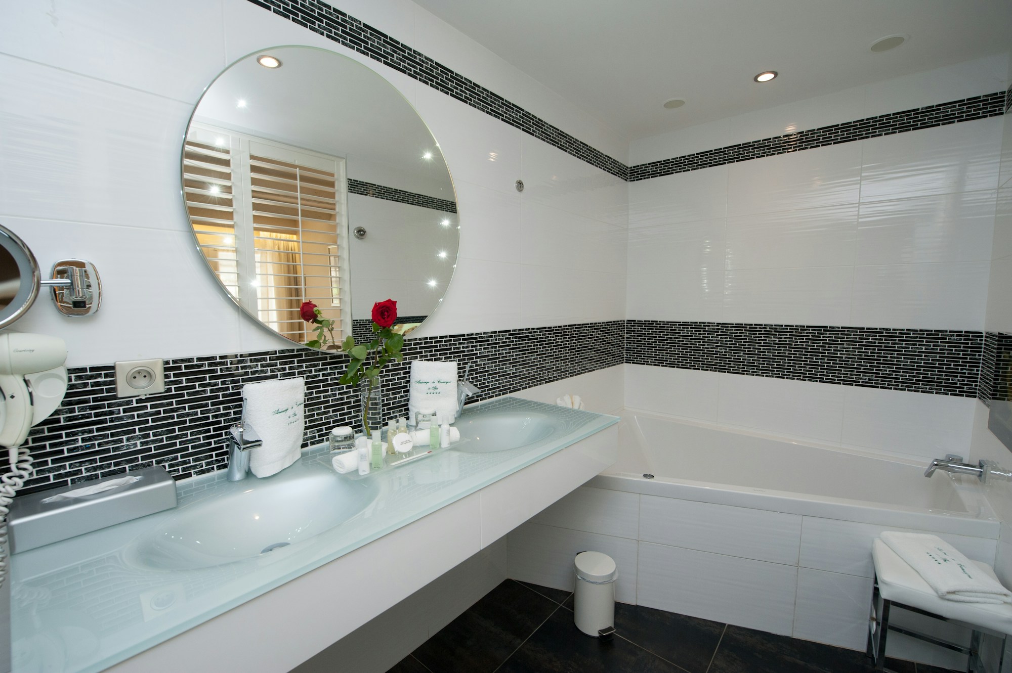 Pool Suite Bathroom