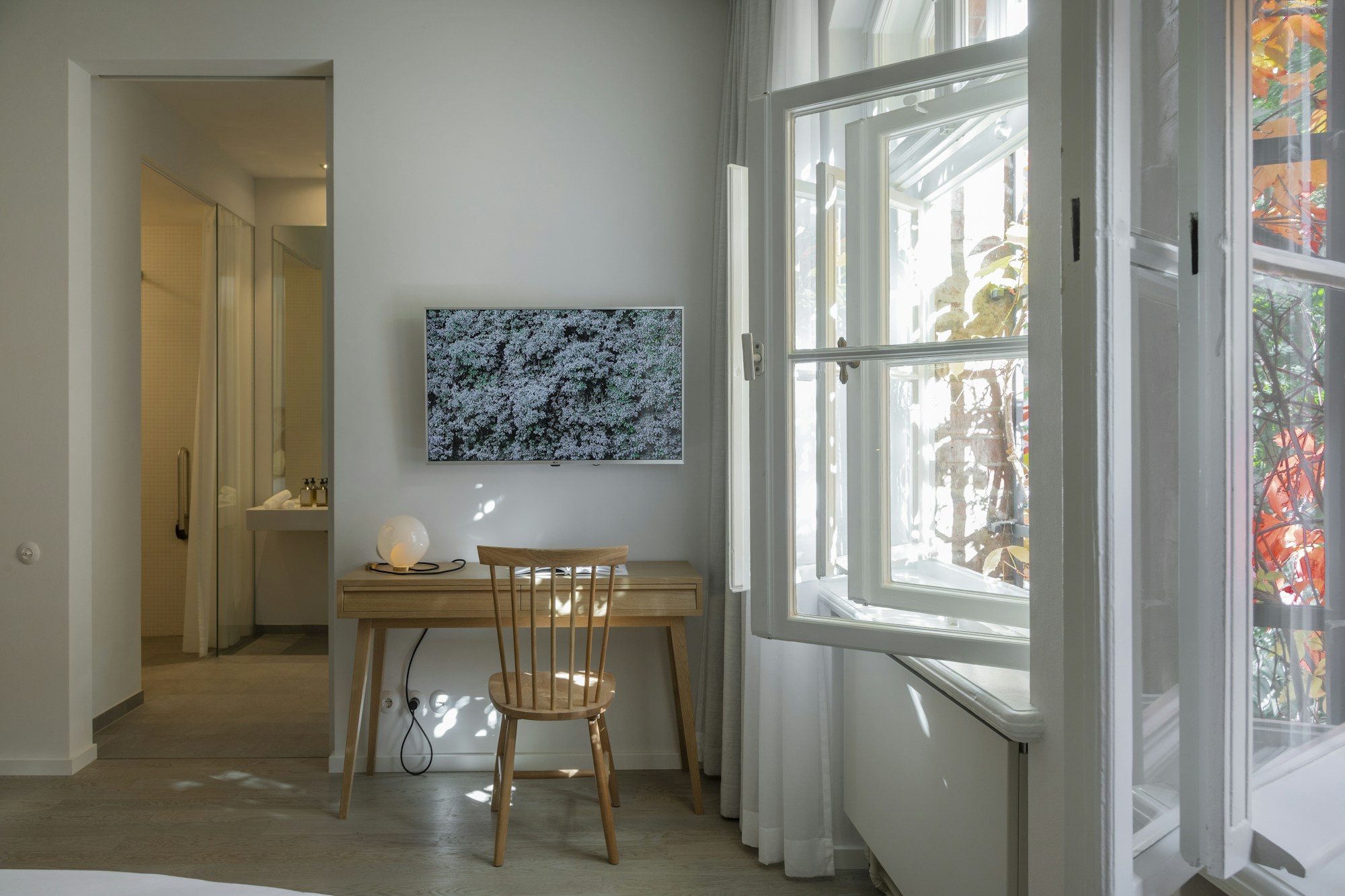 Garden View - Desk