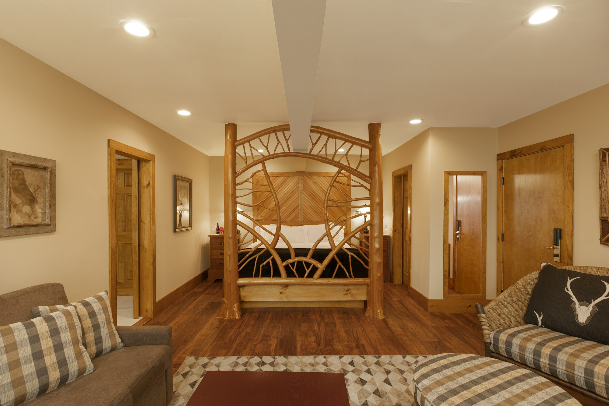 Lakeside Suite 4